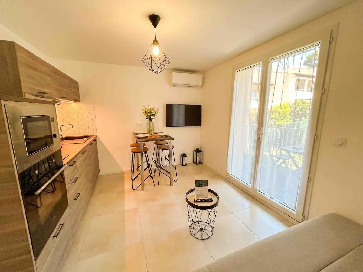 T2 - Acces Plage - Balcon Et Parking Prive Sanary-sur-Mer Apartment