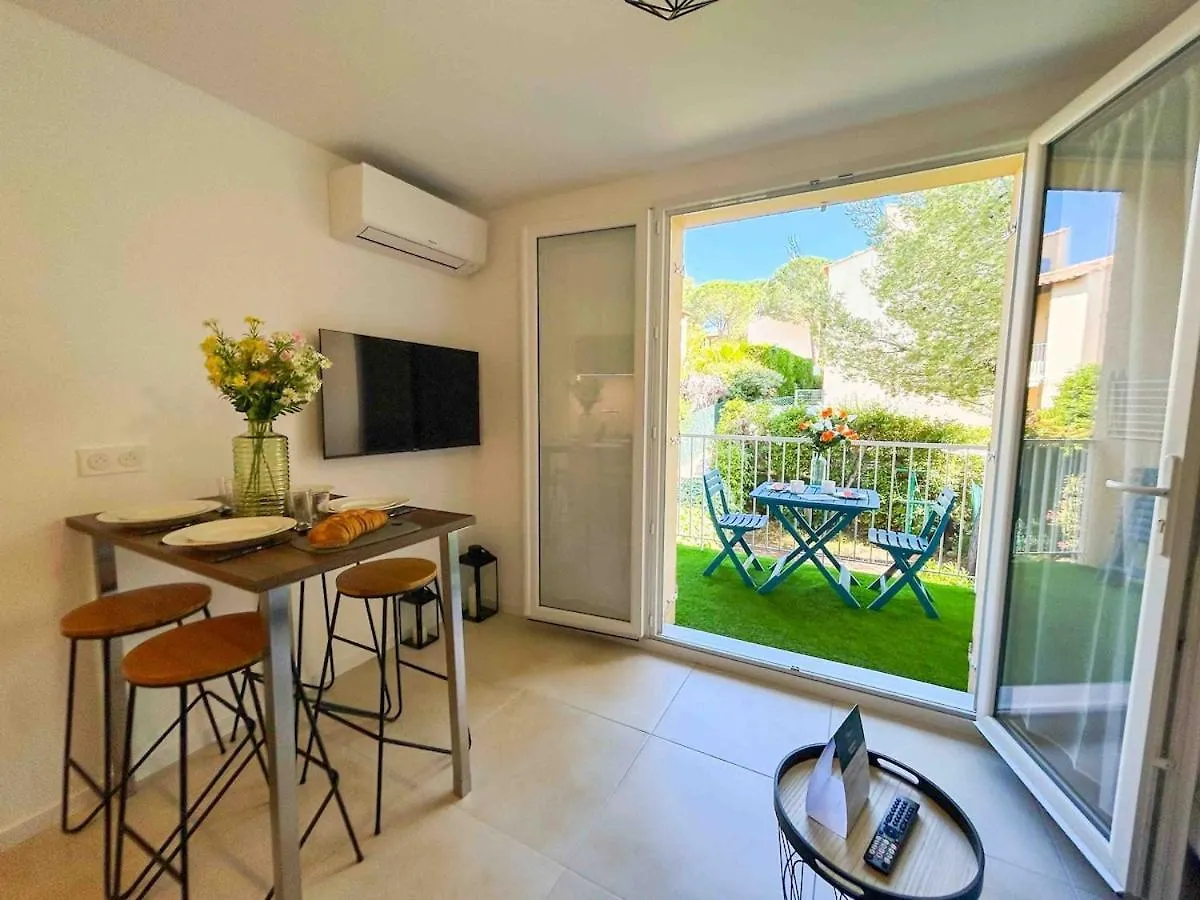 T2 - Acces Plage - Balcon Et Parking Prive Sanary-sur-Mer Apartment